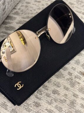 CHANEL Round Gold Frame Mirror Sunglasses - Gold